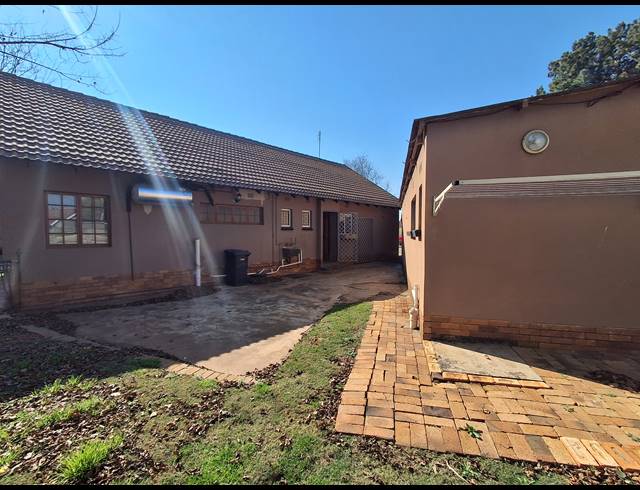 3 BEDROOM FREESTANDING FOR SALE IN STILFONTEIN EXT 4